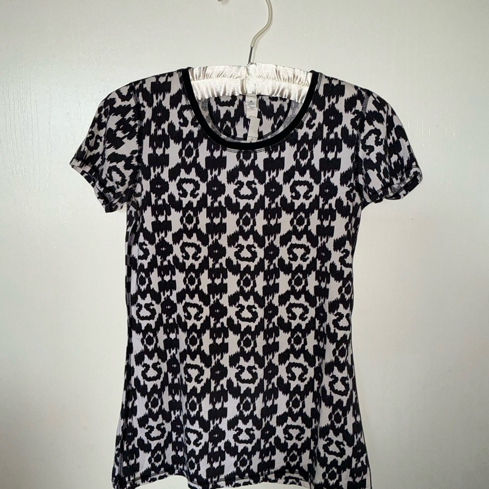 Black and White Patterned Women's Top